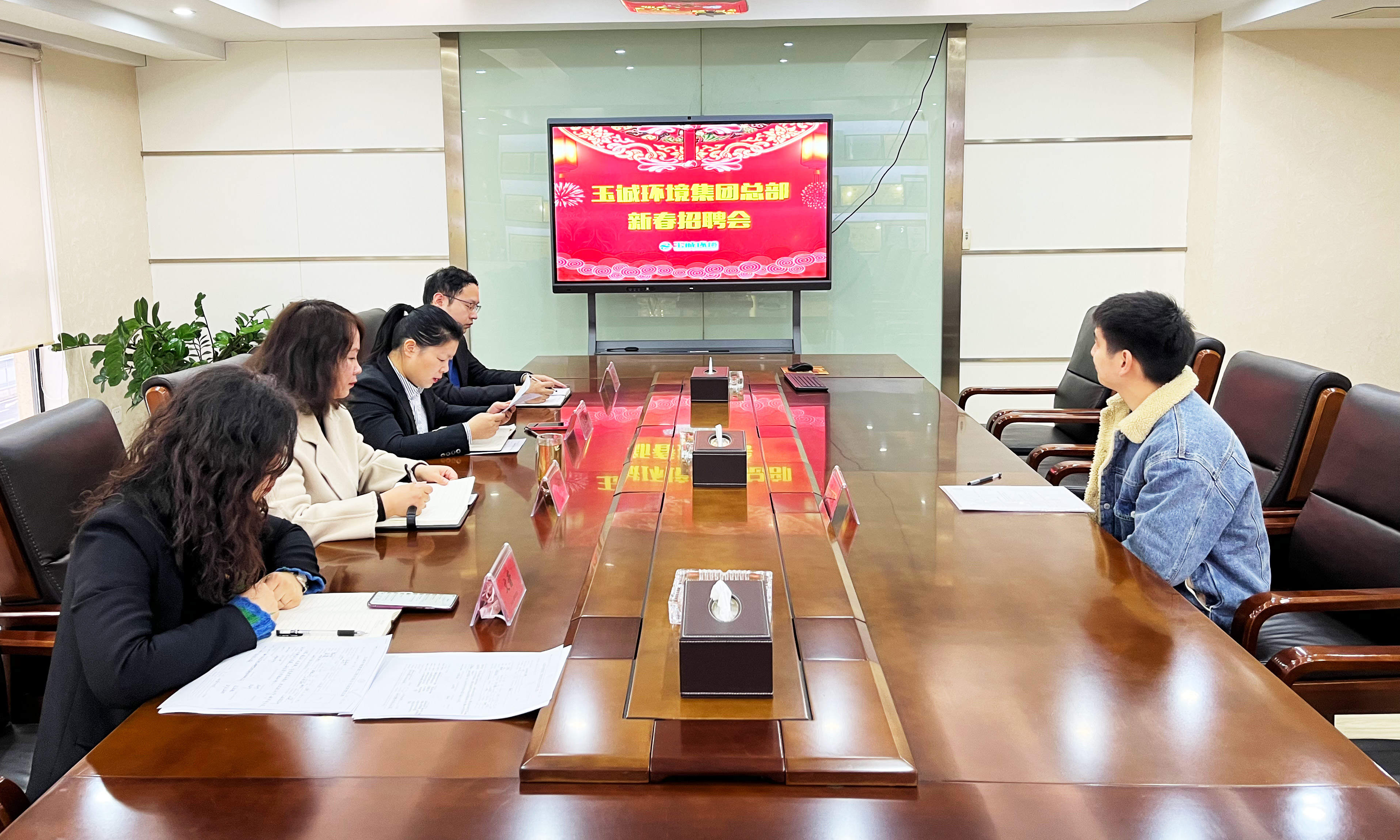 長沙清潔,長沙清潔服務,長沙專業(yè)清潔,長沙清潔公司,湖南專業(yè)清潔,長沙保潔公司,長沙專業(yè)保潔,長沙物業(yè)保潔