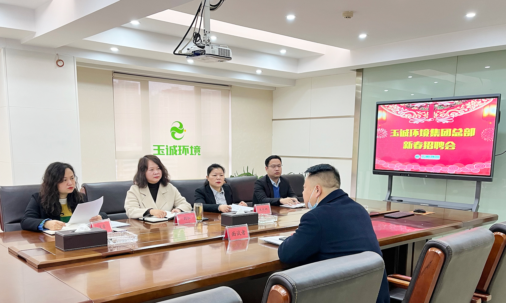 長沙清潔,長沙清潔服務,長沙專業(yè)清潔,長沙清潔公司,湖南專業(yè)清潔,長沙保潔公司,長沙專業(yè)保潔,長沙物業(yè)保潔
